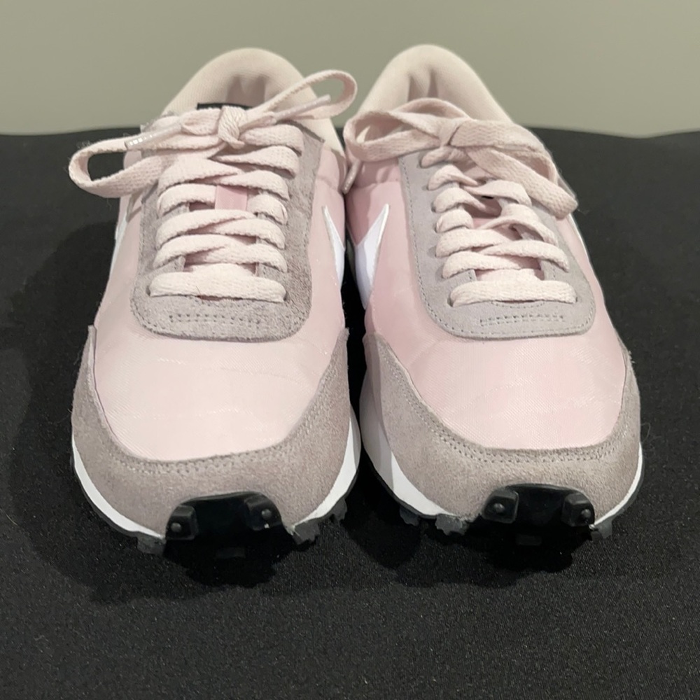 Nike men’s daybreaker barley rose